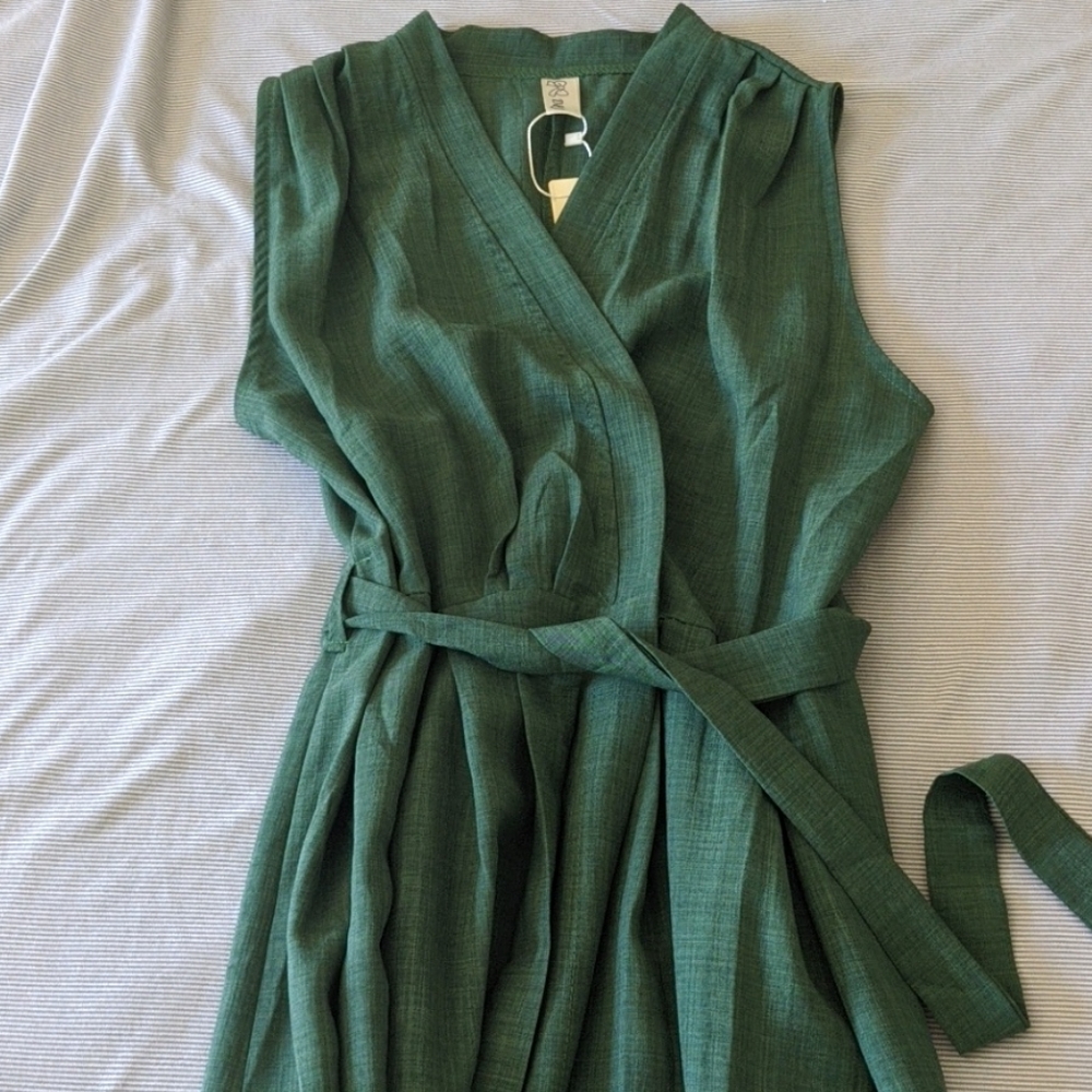 Wrap dress with tie